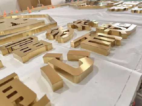 融安拉丝不锈钢字的特点。