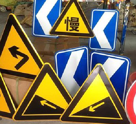 融安标识标牌中颜色的确定是很重要的。